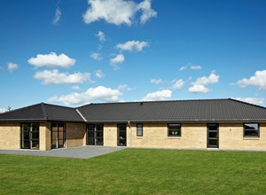 Schönes Haus mit gelben Backsteinen