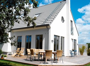 Optisch ansprechendes Objekt mit Dachrinnen von Lindab