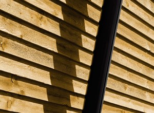 Schwarze Dachrinne bietet eine moderne Lösung