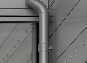 Passend zum Industriegebäude